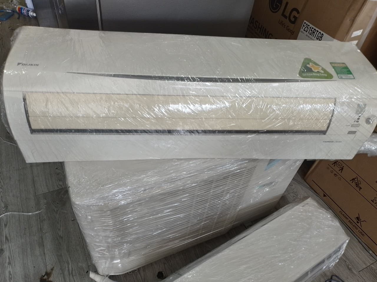 Đội ngũ kỹ thuật viên đang làm việc